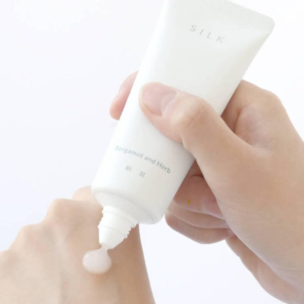 Kinuya Silk Hand Cream With Essential Oil Bergamot & Herb 50g