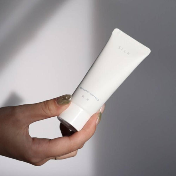 Kinuya Silk Hand Cream With Essential Oil Bergamot & Herb 50g