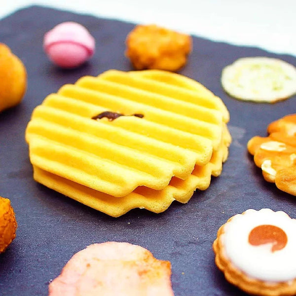 Kyo Kaori Vanilla Cream Zig Zag Sandwich Cookie (Pack of 6)