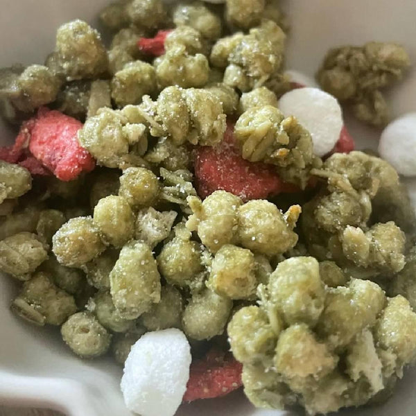 Nissin Gorogura Uji Matcha Granola With Strawberry & Mochi 280g