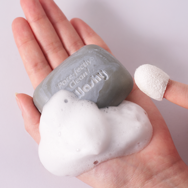 Pelican Soap Dot Washy Clay Deep Pore Cleansing Bar & Silk Ball Set 80g