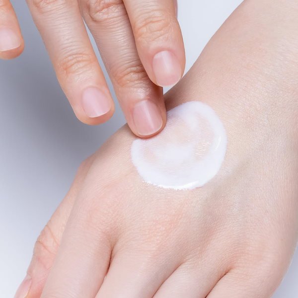 &be UV Milk Non-Chemical Moisturizing Mineral Sunscreen SPF 50+ 100g